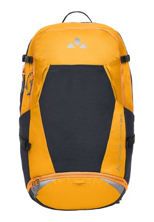 Zaino giallo e grigio scuro con tessuto testurizzato, tasche laterali e accenti riflettenti; presenta una maniglia superiore e scomparti con zip.