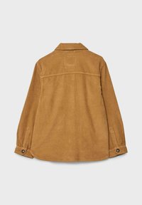 Camicia in velluto a coste color marrone con vestibilità rilassata, polsini abbottonati e colletto classico. Presenta righe verticali e un yoke sul retro.
