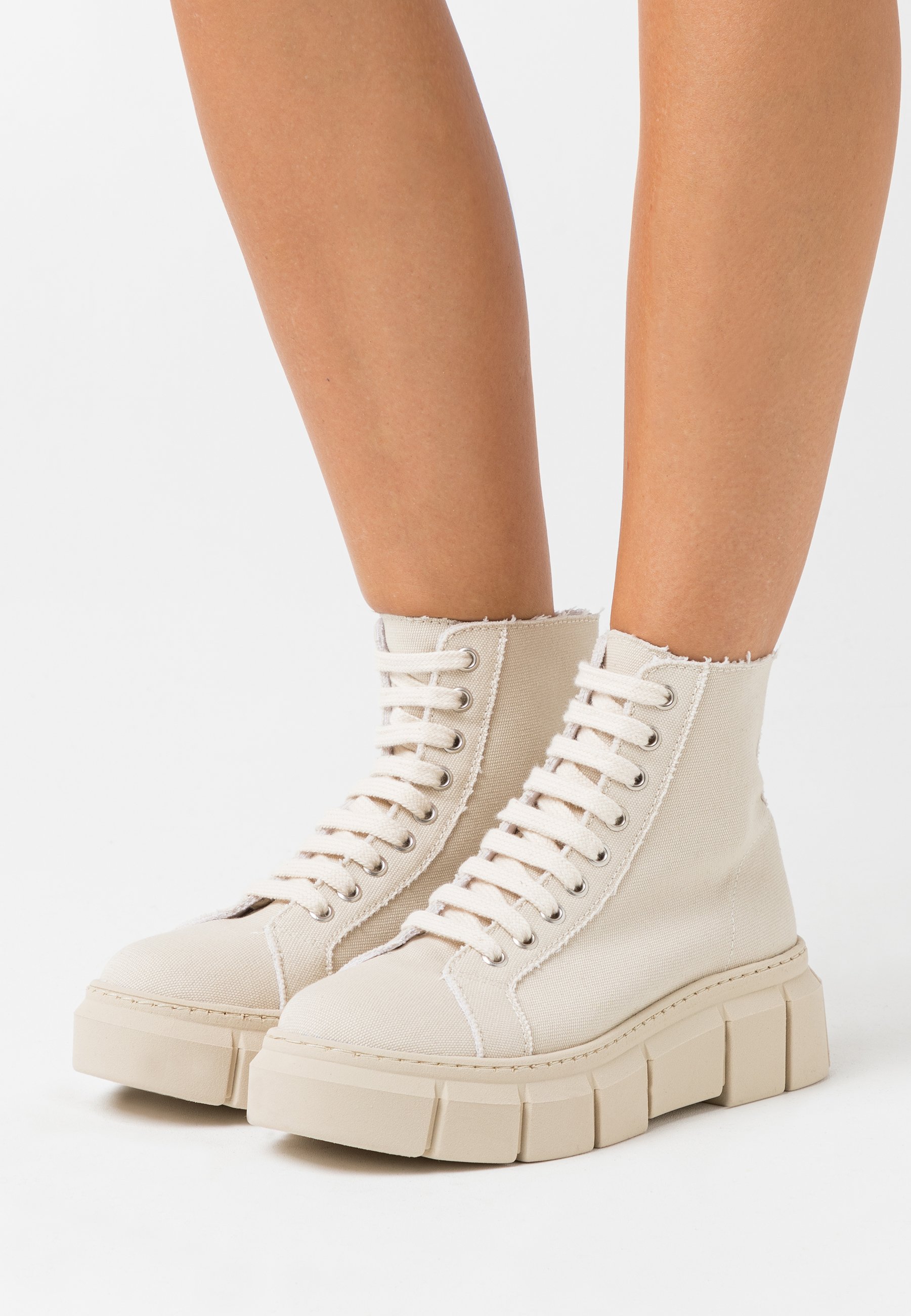 boots talon beige