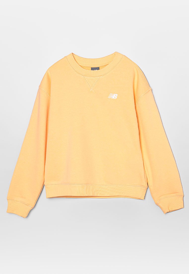 Sudadera amarilla de tejido suave, con un cuello y puños de canalé, adornada con un pequeño logo blanco en el pecho.
