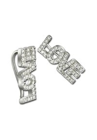 Une paire de boucles d'oreilles en argent épelant "AMOUR" entourée de petites cristaux transparents sur un fond blanc.