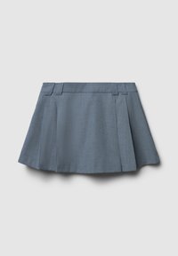 Gonna plissettata grigia realizzata in tessuto testurizzato con vita aderente e tasche laterali, che arriva sopra il ginocchio, caratterizzata da linee pulite e senza decorazioni.