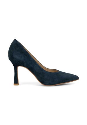 Zapato de tacón alto de ante azul marino con punta afilada, tacón stiletto delgado y forro interior suave. Textura sutil sin patrones visibles.