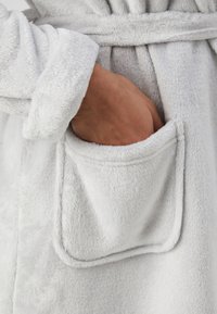 Thumbnail Image 6