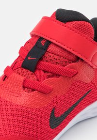 Nike Performance NIKE REVOLUTION 6 (TDV) - Zapatillas running asfalto - university red/black