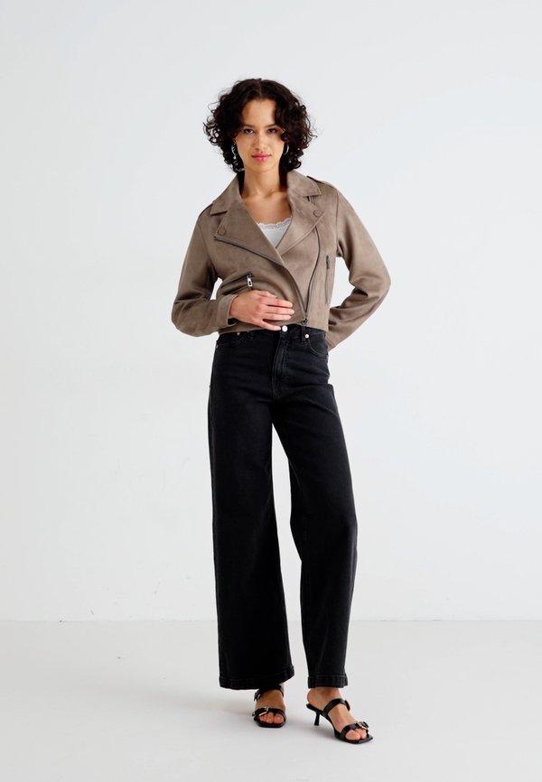 CURVY HIGH RISE STRIDE SAVILLE - Wide Leg4