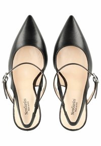 Scarpe con tacco in pelle nera, con punta affilata, lati a taglio e una sottile cintura alla caviglia con una fibbia argentata. Rivestimento interno elegante.