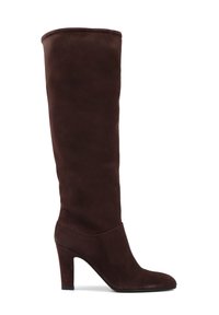 Brązowy zamszowy botek na wysokim obcasie z wysoką cholewką i spiczastym noskiem, charakteryzujący się gładką teksturą i wyraźnie zarysowaną sylwetką.