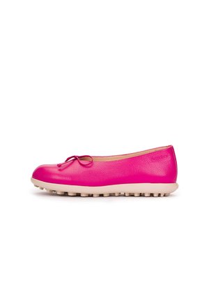 Ballerines en cuir rose vif pour femme avec bout arrondi, petit nœud décoratif, semelle en caoutchouc beige rembourrée avec crampons antidérapants.