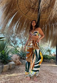Never Fully Dressed Housut - green palm
