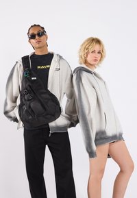 YOURTURN UNISEX czarny