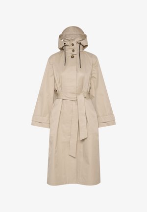 Bež komadić vodootporni plašt s remenom, velikim kapuljačom, zatvaranjem na dva gumba i širokim rukavima. Glatka tekstura s čistim, minimalističkim dizajnom.