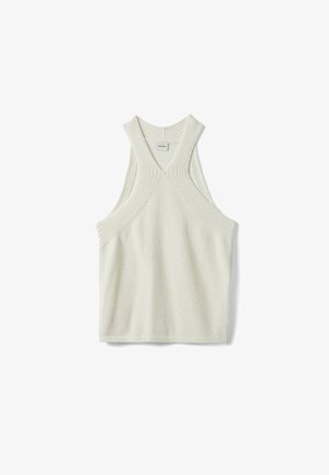Haut sans manches tricoté de couleur crème, avec un dos nageur côtelé et un décolleté en V, posé à plat sur un fond blanc.