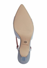 Sandale à talon haut en suède gris avec un bout pointu, une bride arrière transparente, une bride de cheville rouge, et une semelle en caoutchouc avec des rainures pour l'adhérence.