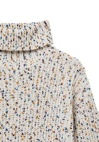 Pull en col roulé tricoté en crème avec un motif coloré moucheté. Texture douce, col et poignets côtelés épais. Coupe décontractée et confortable.