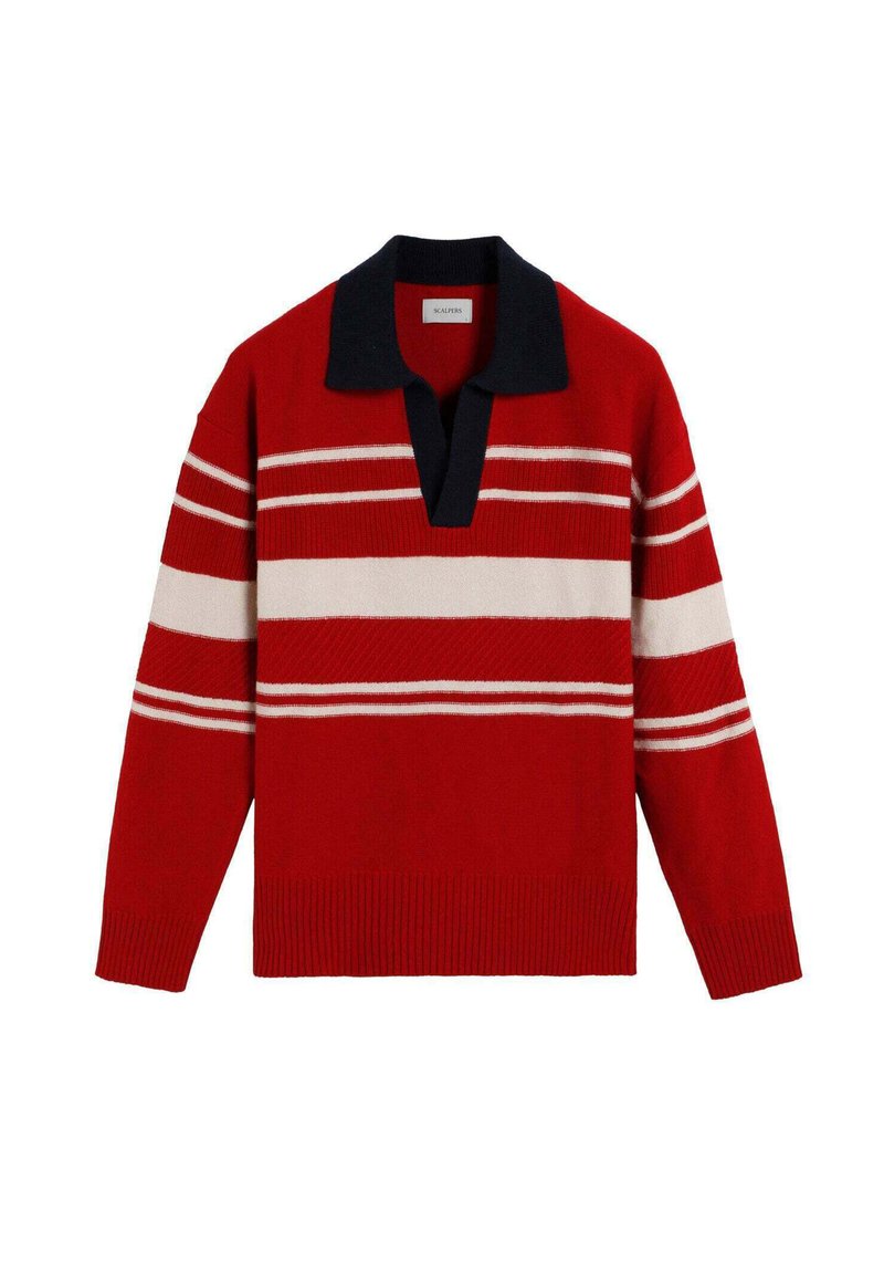 Suéter de punto rojo con anchas rayas horizontales blancas y estrechas rojas, cuello negro y abertura en forma de V.