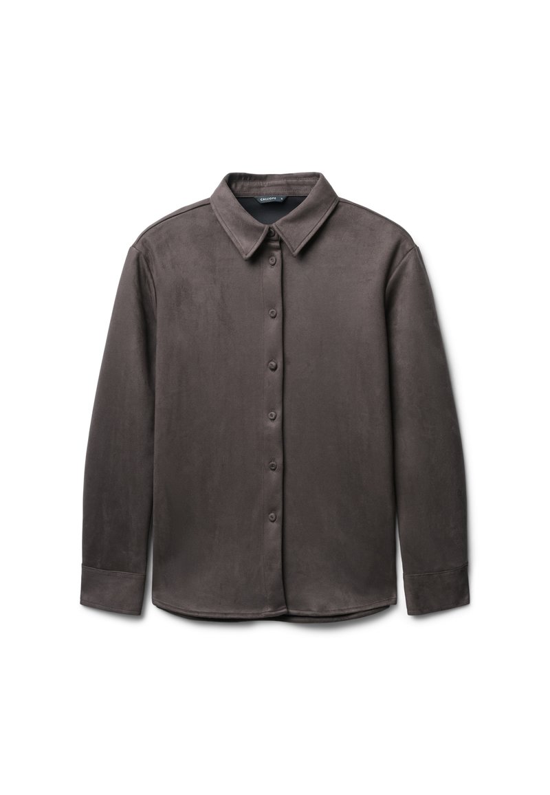 Braune, knöpfbare Hemdbluse aus weichem, wildlederähnlichem Material. Sie verfügt über einen klassischen Kragen, lange Ärmel und einen abgerundeten Saum.