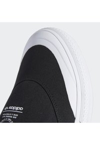 adidas Originals NIZZA RF SLIP UNISEX - Αθλητικά παπούτσια - black