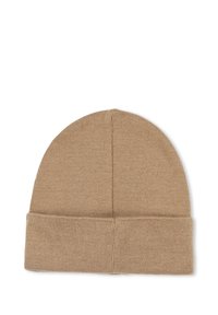 Berretto a maglia beige realizzato in morbido tessuto, presenta un risvolto. Design semplice senza decorazioni o motivi.