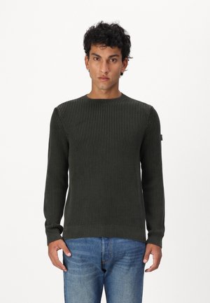 Groene geribde trui met een ronde hals, lange mouwen en een aansluitende onderrand, gemaakt van textuurstof. Draagt het met blauwe jeans.