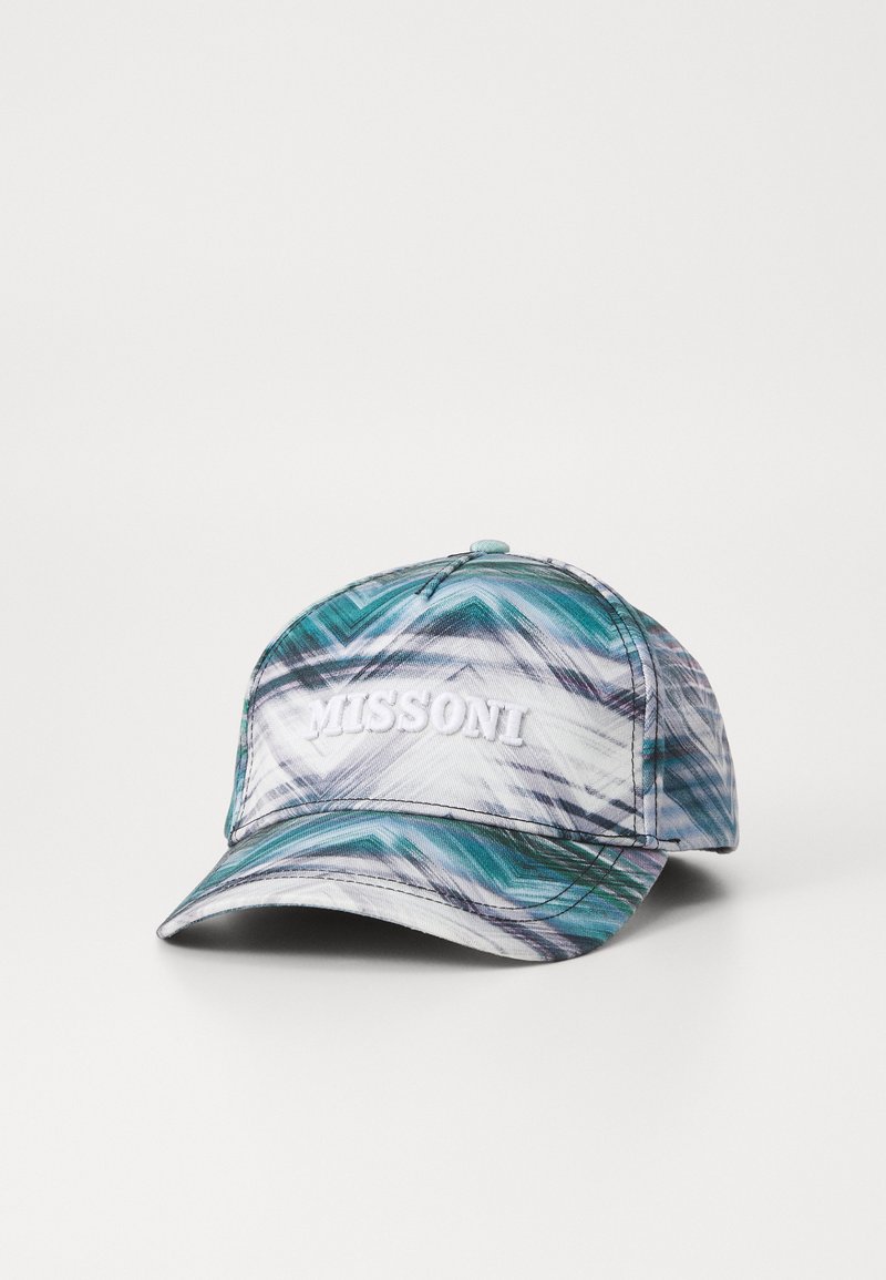 Kiiver mitmevärvilise lainemustriga, peamiselt teal ja valge, kõverate äärega ja esiküljel tikitud "MISSONI" logoga.