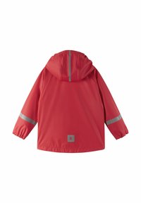 Giacca impermeabile rossa con cappuccio, polsini elasticizzati e strisce riflettenti sulle maniche. Presenta una toppa con logo sulla parte bassa della schiena.