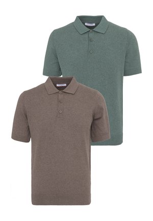 Két rövid ujjú galléros póló zöld és barna színben, három gombos záródással és puha kötött anyagból.