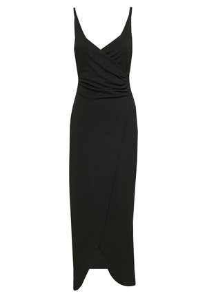Černé šaty délky ke kolenům s tenkými ramínky, nařaseným předním dílem a asymetrickým okrajem. Obsahují boční knoflíkový detail pro zdůraznění vzhledu.