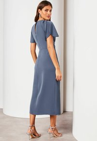 Lipsy RUCHED BUTTON FRONT SLEEVED  - Egyenes szabású ruha - blue