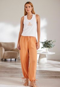 Next - CRINKLE REGULAR FIT SET - Komplet pižame - orange Miniaturna slika 1