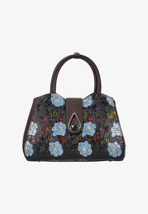 Czarna torebka z brązowymi uchwytami, ozdobiona wytłaczanymi kwiatowymi wzorami w kolorach niebieskim, czerwonym i żółtym oraz srebrnym, trójkątnym zapięciem.
