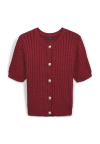 Cardigan corto a maniche corte di colore bordeaux con lavorazione a treccia, dotato di cinque bottoni argento e bordi a costine, posato su uno sfondo bianco.