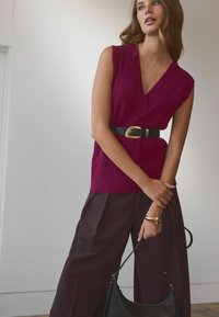 Next SLEEVELESS V-NECK - Džemper - red burgundy