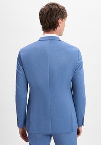 Hellblaues Sakko aus strukturierter Stoffqualität, mit Schößchenkragen und knöpfbaren Manschetten. Es hat einen Sch vents hinten und eine taillierte Passform.