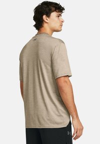 Under Armour TECH VENT - Športové tričko - timberwolf taupe