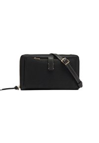 Czarny portfel z zamknięciem na zamek błyskawiczny, z przednią kieszenią i regulowanym paskiem. Teksturowana tkanina i gładkie skórzane akcenty.