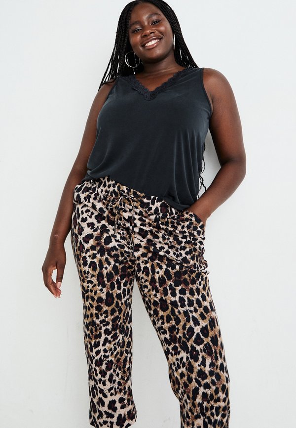 CARGOLDTRASH LIFE CLASSIC KNICKERS - Trousers - light taupe/chicory coffee3