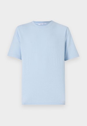 Helles blaues T-Shirt mit kurzen Ärmeln aus weicher Baumwolle. Verfügt über einen Rundhals und eine lockere Passform, mit glatter Textur und ohne sichtbare Muster.