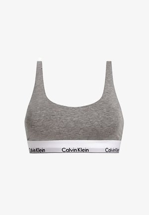 Grauer Baumwoll-BH mit Rundhalsausschnitt, breiten Trägern und einem weißen Elastikband mit schwarzem "Calvin Klein"-Logo. Durchgehend glatte Textur.