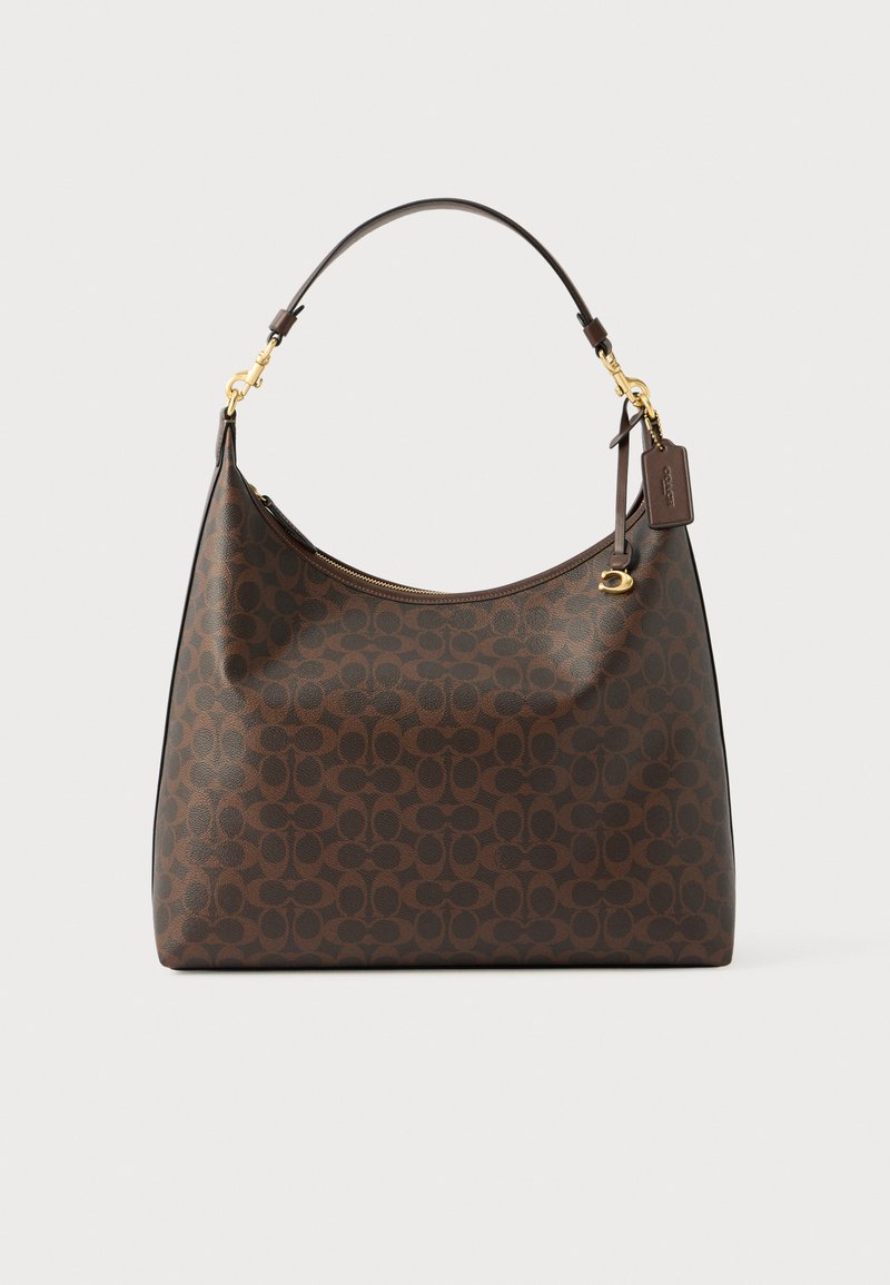 Sac hobo en cuir marron présentant un imprimé signature, une quincaillerie dorée et une bandoulière unique. Fermeture zippée et détail de l'étiquette inclus.