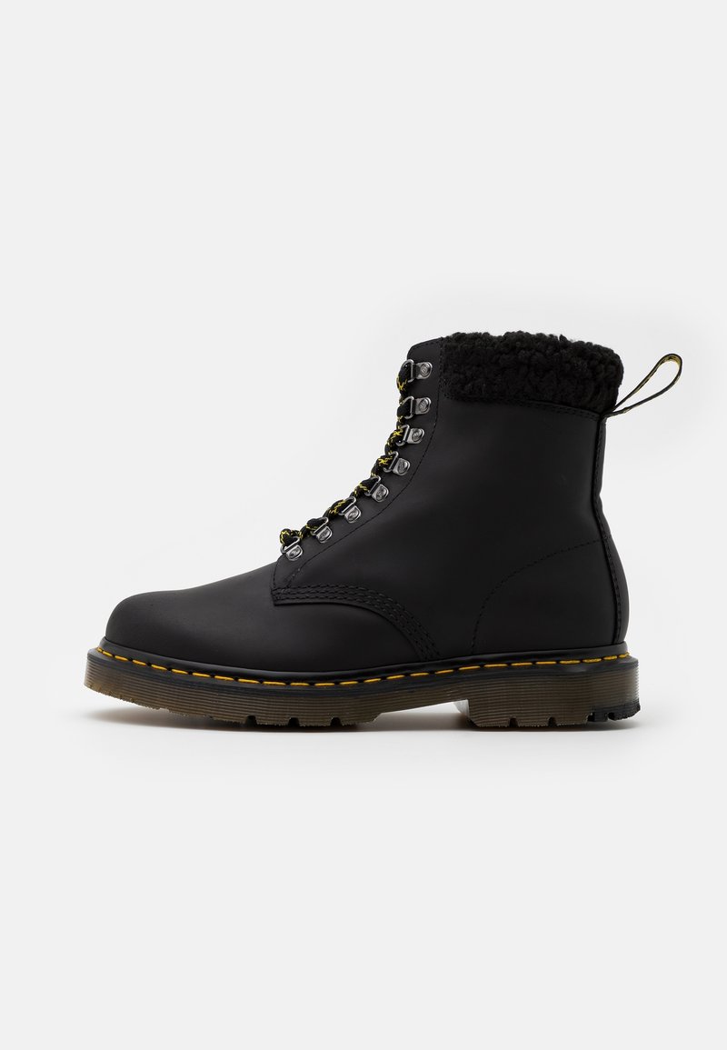 Dr. Martens Snörstövletter - black