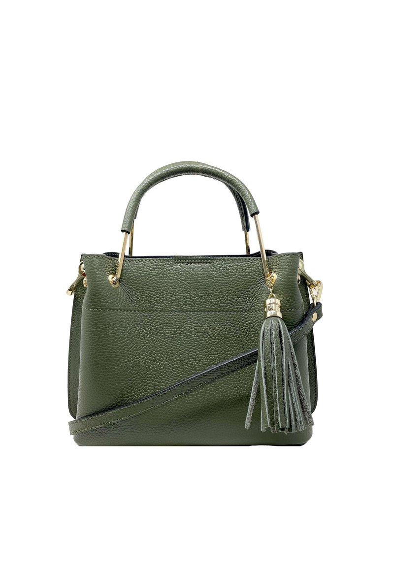 Groene leren handtas met een gestructureerde afwerking, gouden hardware, korte handvatten en een verstelbare schouderriem, met een decoratieve kwast.