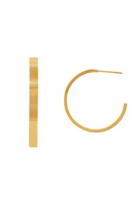 Gouden oorringen met een elegante, gepolijste afwerking, met aan de ene zijde een vlakke rechthoekige vorm en aan de andere kant een ronde curve.