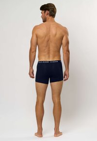 Temno modri bombažni bokserice z logotipom na pasu, ki se odlikujejo po tesnem prileganju, gladki teksturi in kratkem kroju.