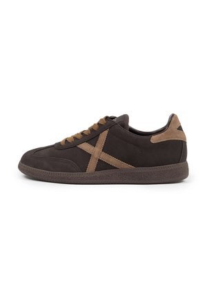 Trainers - dark brown