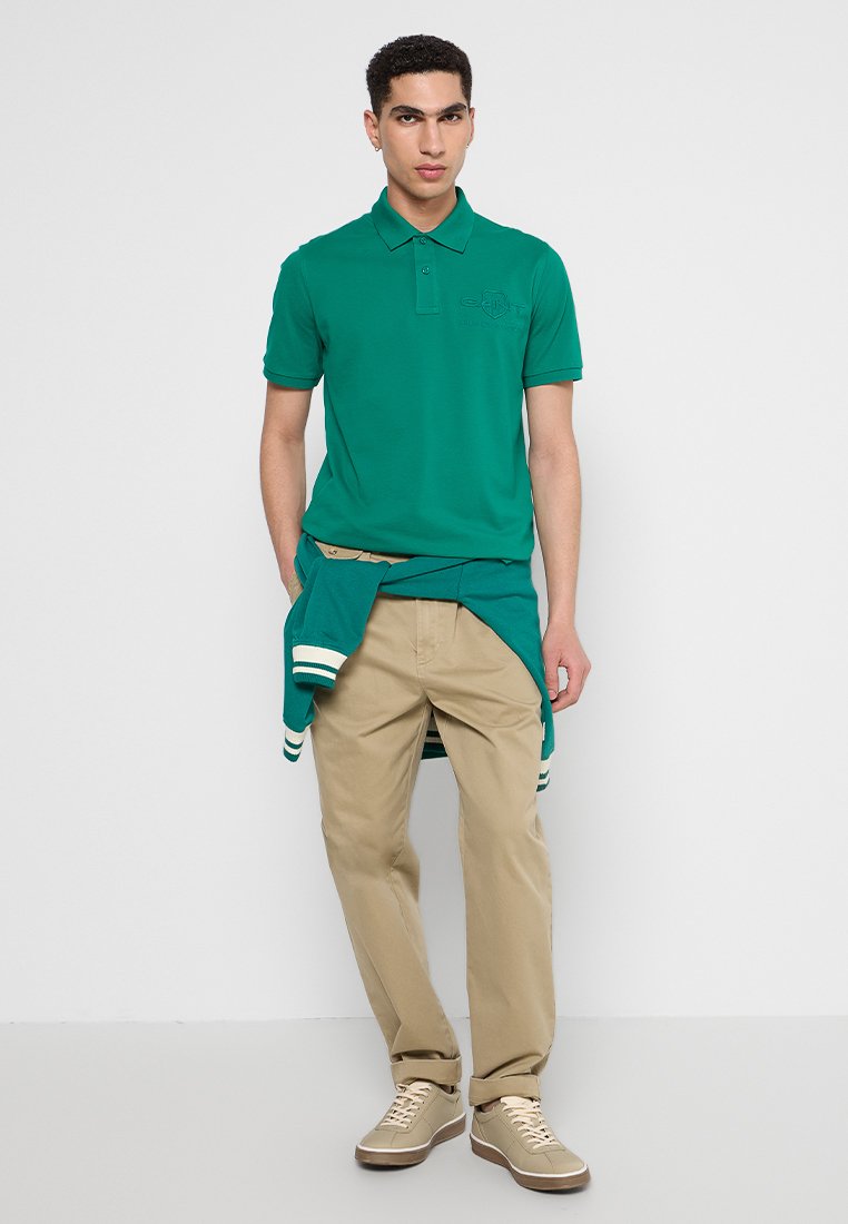 REGULAR FIT