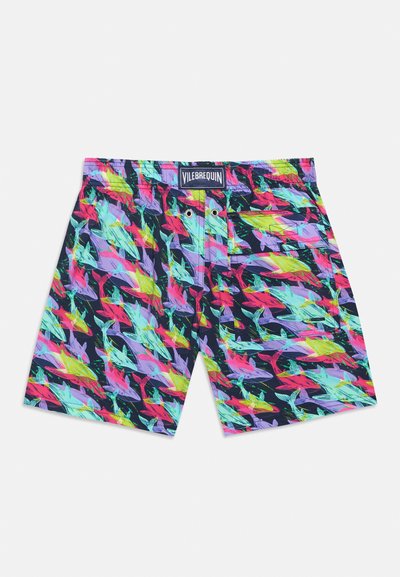 Ανδρικό μαγιό βερμούδα με πολύχρωμο μοτίβο νέον καρχαρία σε σκοτεινό φόντο και ετικέτα με το λογότυπο Vilebrequin στη ζώνη μέσης.