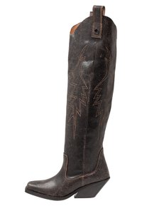Bota de vaquero alta de cuero negro con diseño de rayo en costura marrón, punta afilada y tacón cónico. Cuenta con una lengüeta en la parte superior.