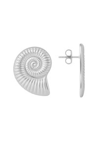 Pendientes de plata en forma de concha con un diseño en espiral, que presentan detalles estriados y un cierre de presión. Textura suave y acabado brillante.