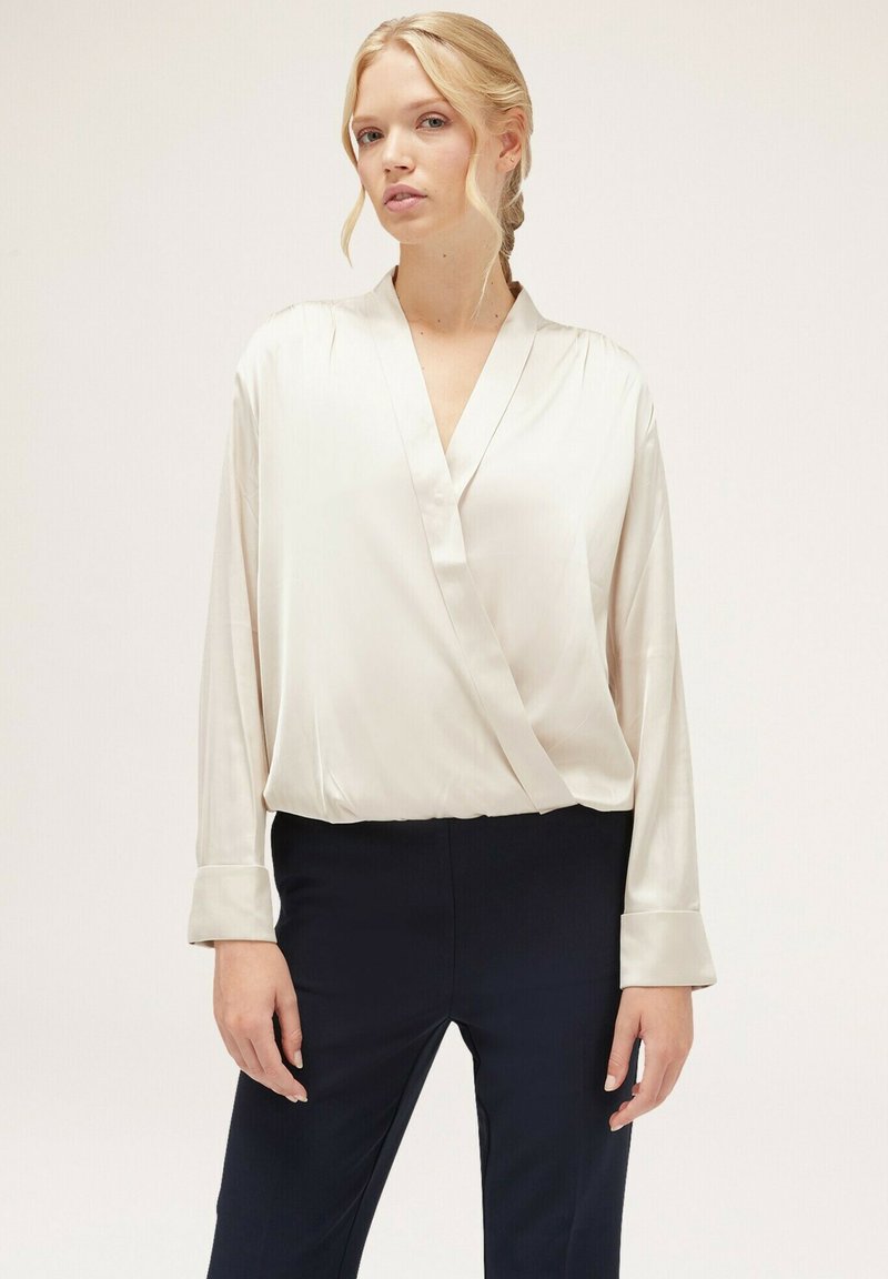 Motivi AD INCROCIO - Bluse - bianco